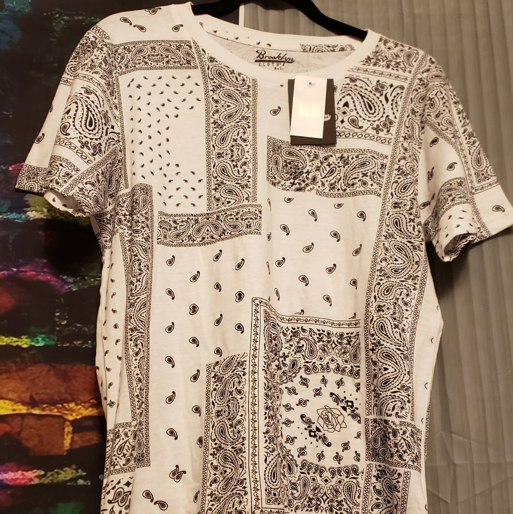 Brooklyn Clothing Company Tee-Shirt Size: XL (BNWT